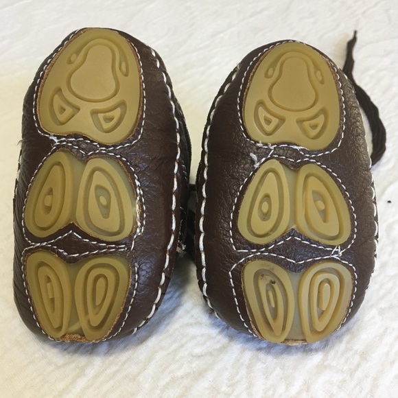 Size 0 US. OutBak’s Leather Sneakers - Picture 7 of 10